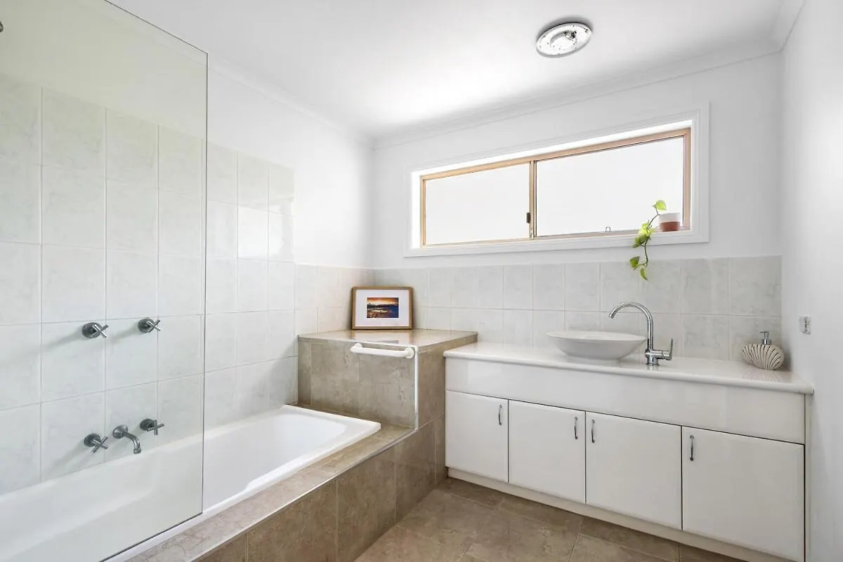 Semesterbostad Luxe & Spacious Gem With Pool, Ocean Views, Snooker Table Alexandra Headland