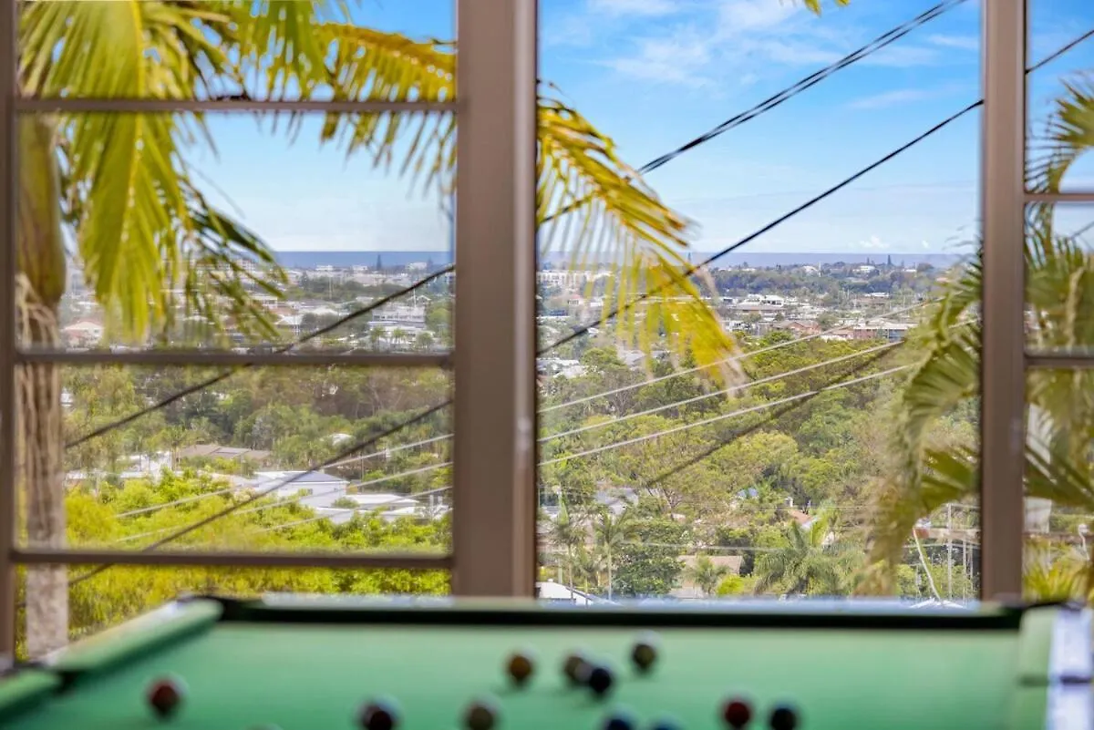 Semesterbostad Luxe & Spacious Gem With Pool, Ocean Views, Snooker Table Alexandra Headland